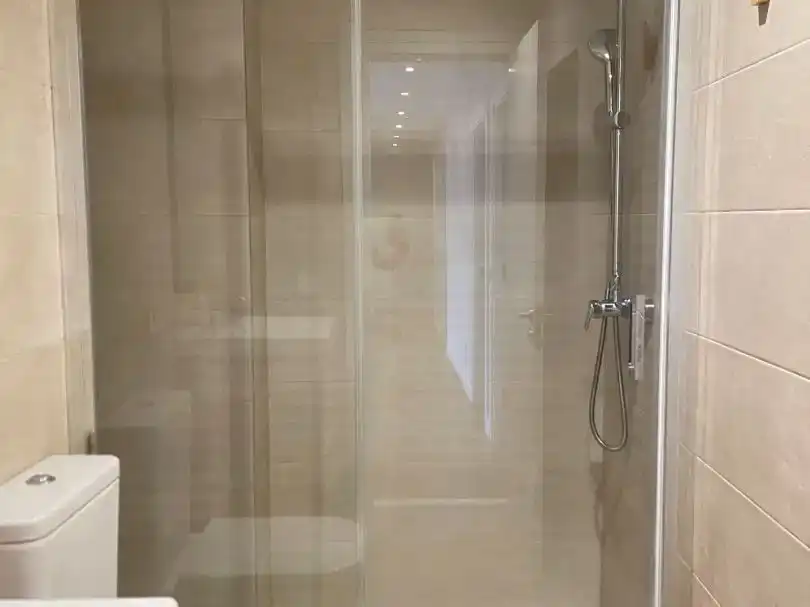 Bathroom of Flat for rent in Gijón   with Terrace and Balcony