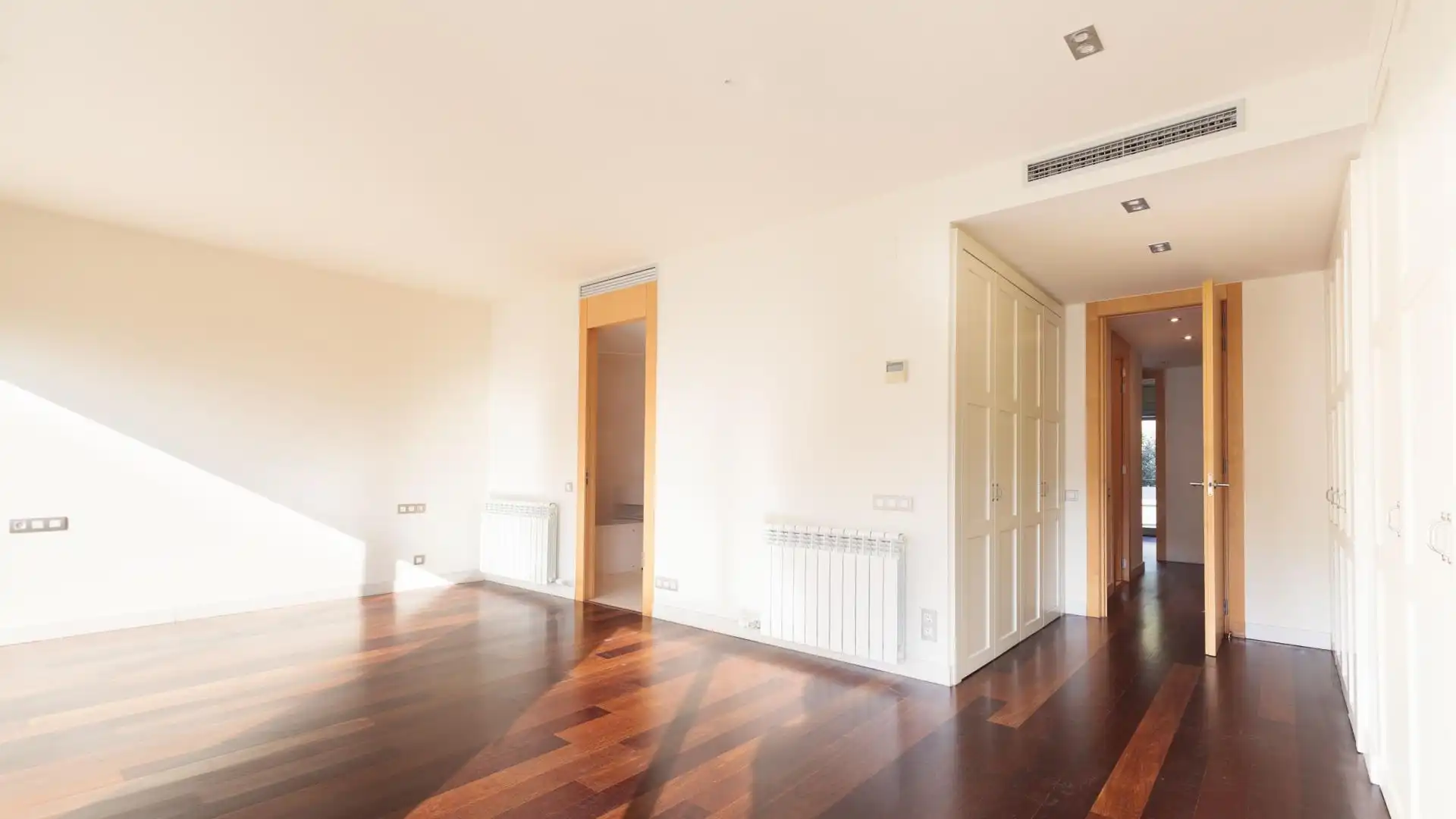 Flat for rent in Barcelona  with Private garden, Parquet flooring and Terrace