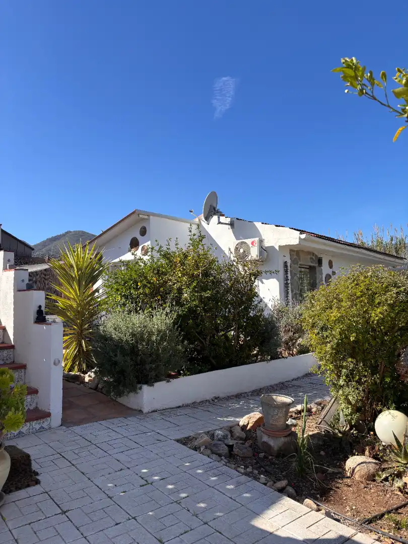 Vista exterior de Casa o chalet en venta en Alhaurín de la Torre con Aire acondicionado, Calefacción y Jardín privado