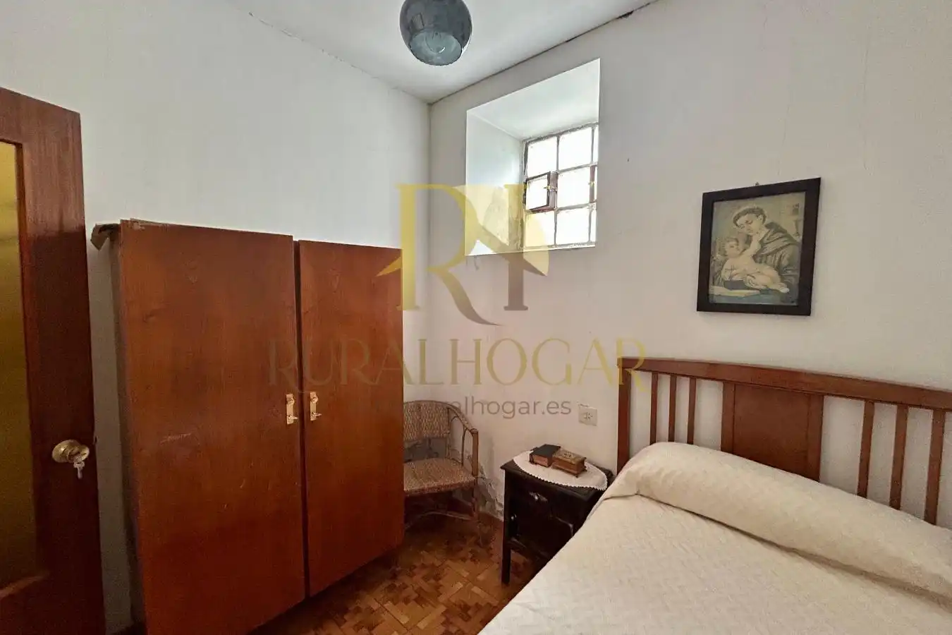 Habitación de Casa adosada en venta en Cabrillanes con Calefacción, Jardín privado y Amueblado