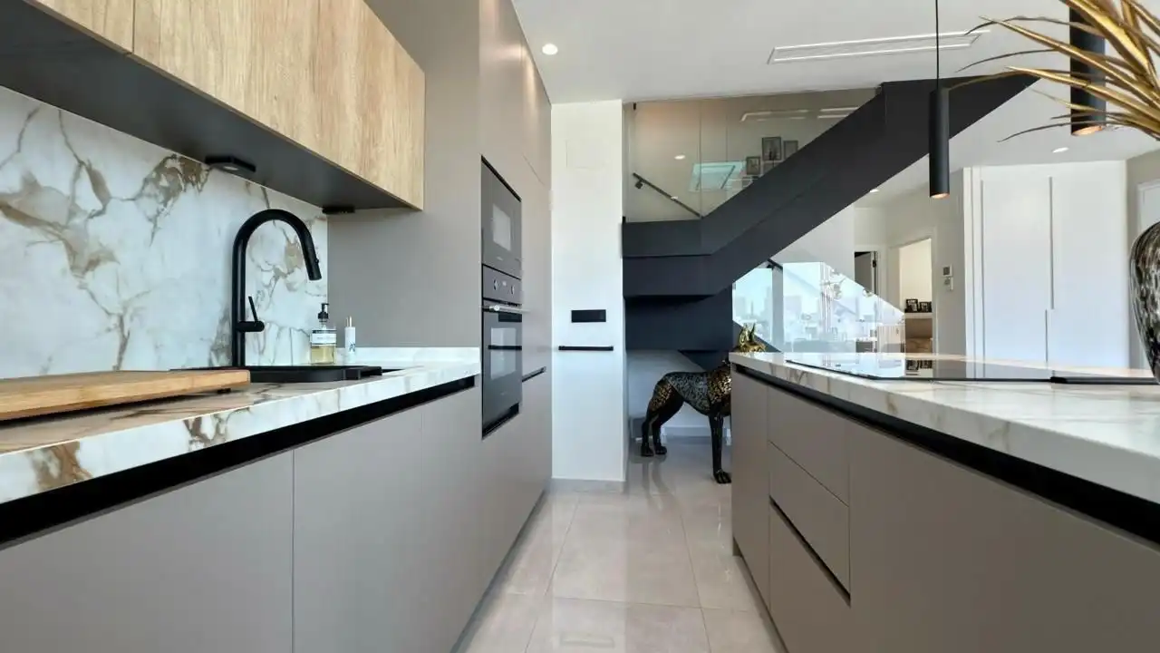 Cocina de Casa o chalet de alquiler en Finestrat con Aire acondicionado, Calefacción y Jardín privado
