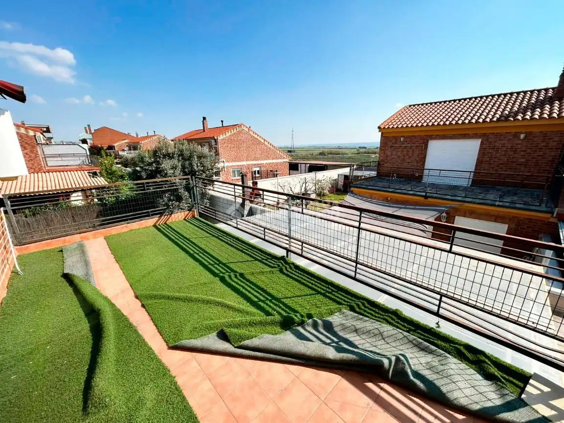 Terrassa de Casa o xalet en venda en La Puebla de Alfindén amb Aire condicionat, Calefacció i Terrassa