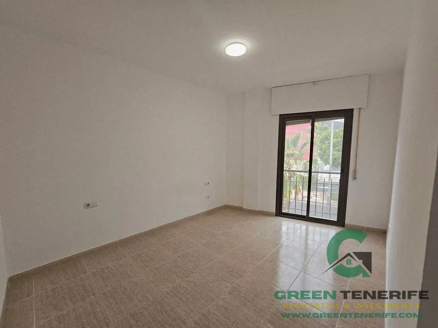 Vista exterior de Piso en venta en Adeje con Trastero y Balcón