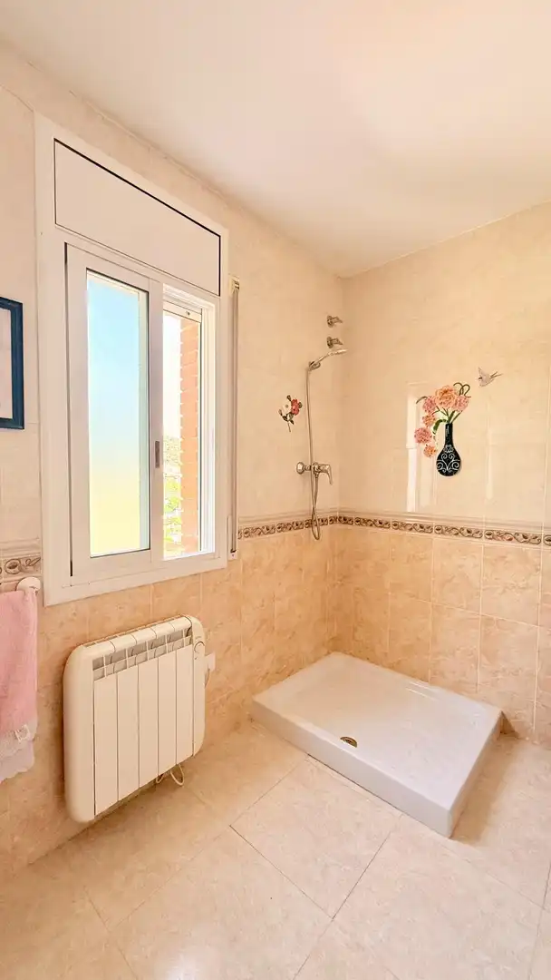 Bany de Casa adosada en venda en Calafell amb Aire condicionat, Calefacció i Jardí privat