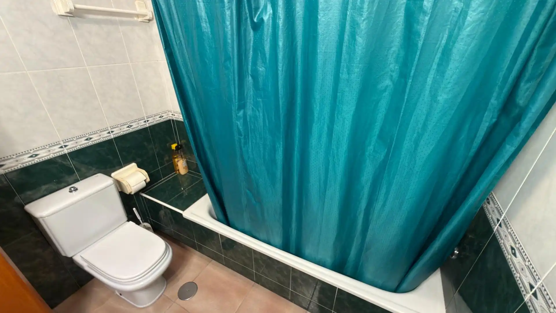 Baño de Casa adosada de alquiler en Punta Umbría con Terraza y Piscina comunitaria