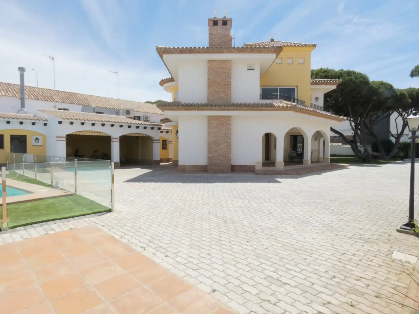 Exterior view of Houses for sale in Chiclana de la Frontera  with Air Conditioner, Private garden and Terrace