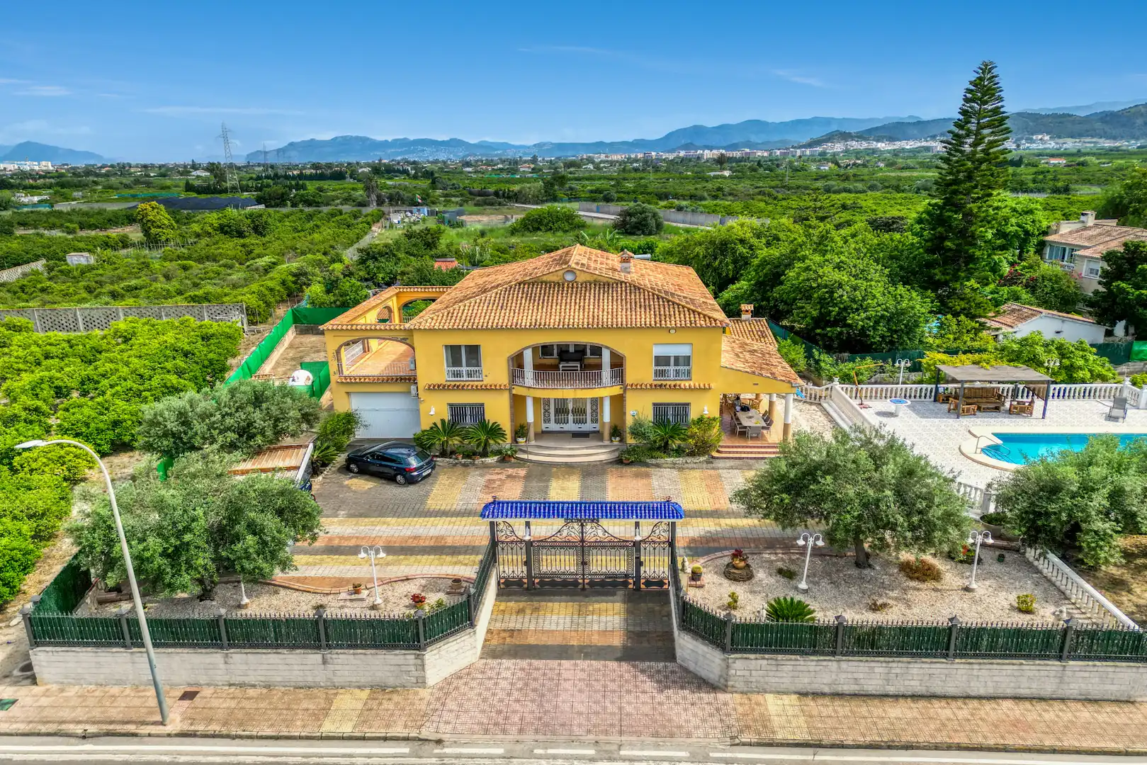 Vista exterior de Casa o xalet en venda en Piles amb Aire condicionat, Calefacció i Jardí privat