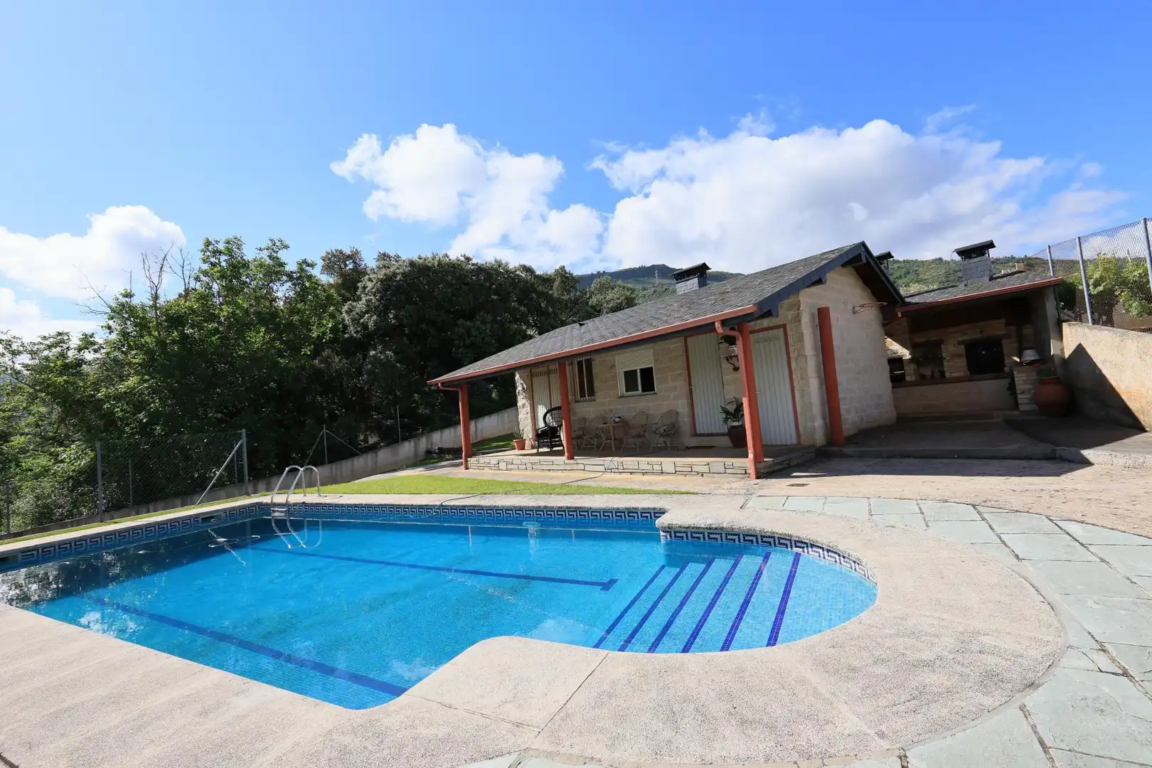 Schwimmbecken von Haus oder Chalet zum Verkauf in O Barco de Valdeorras   mit Heizung, Terrasse und Schwimmbad