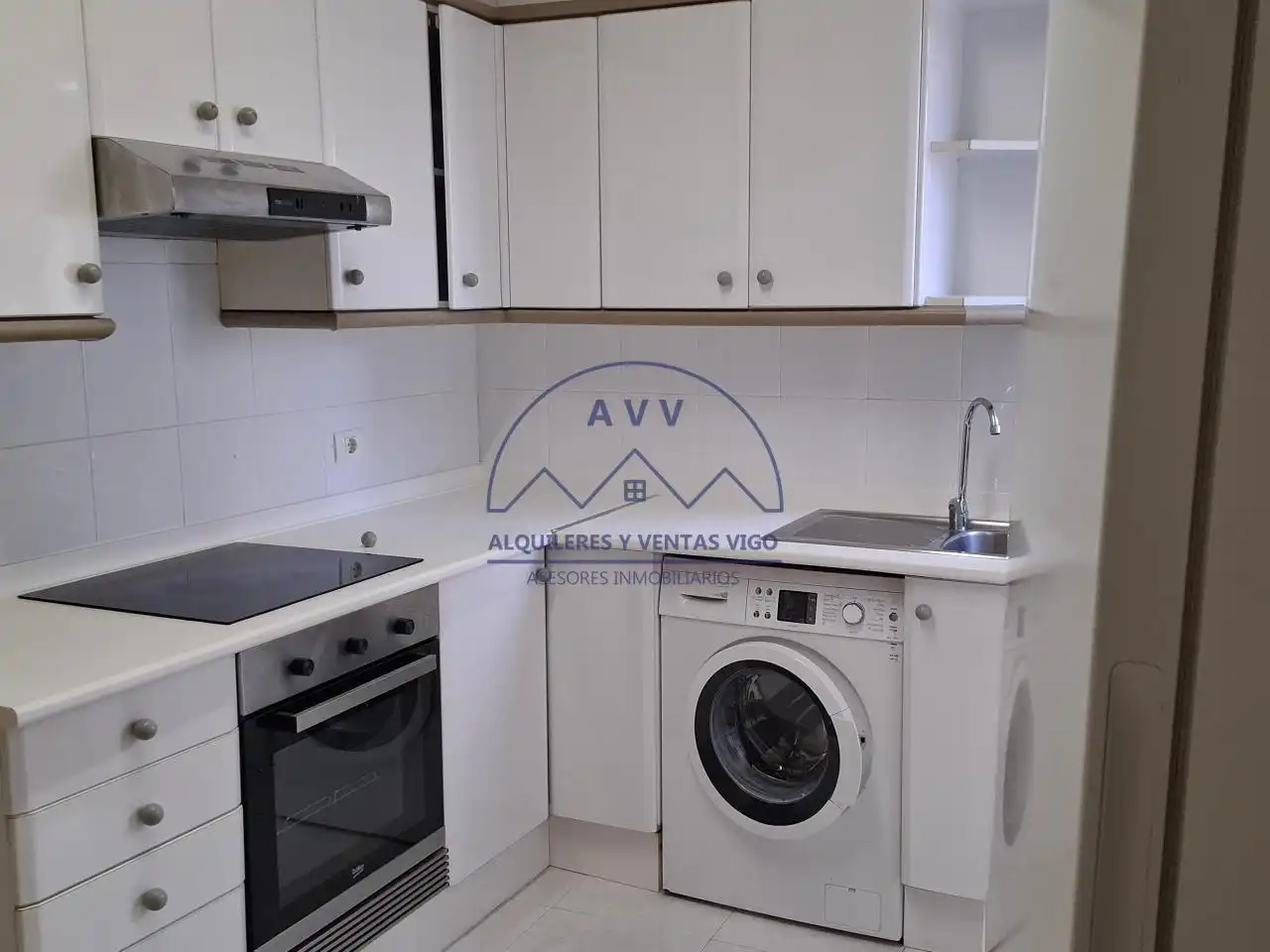 Kitchen of Flat for rent in Vigo   with Parquet flooring