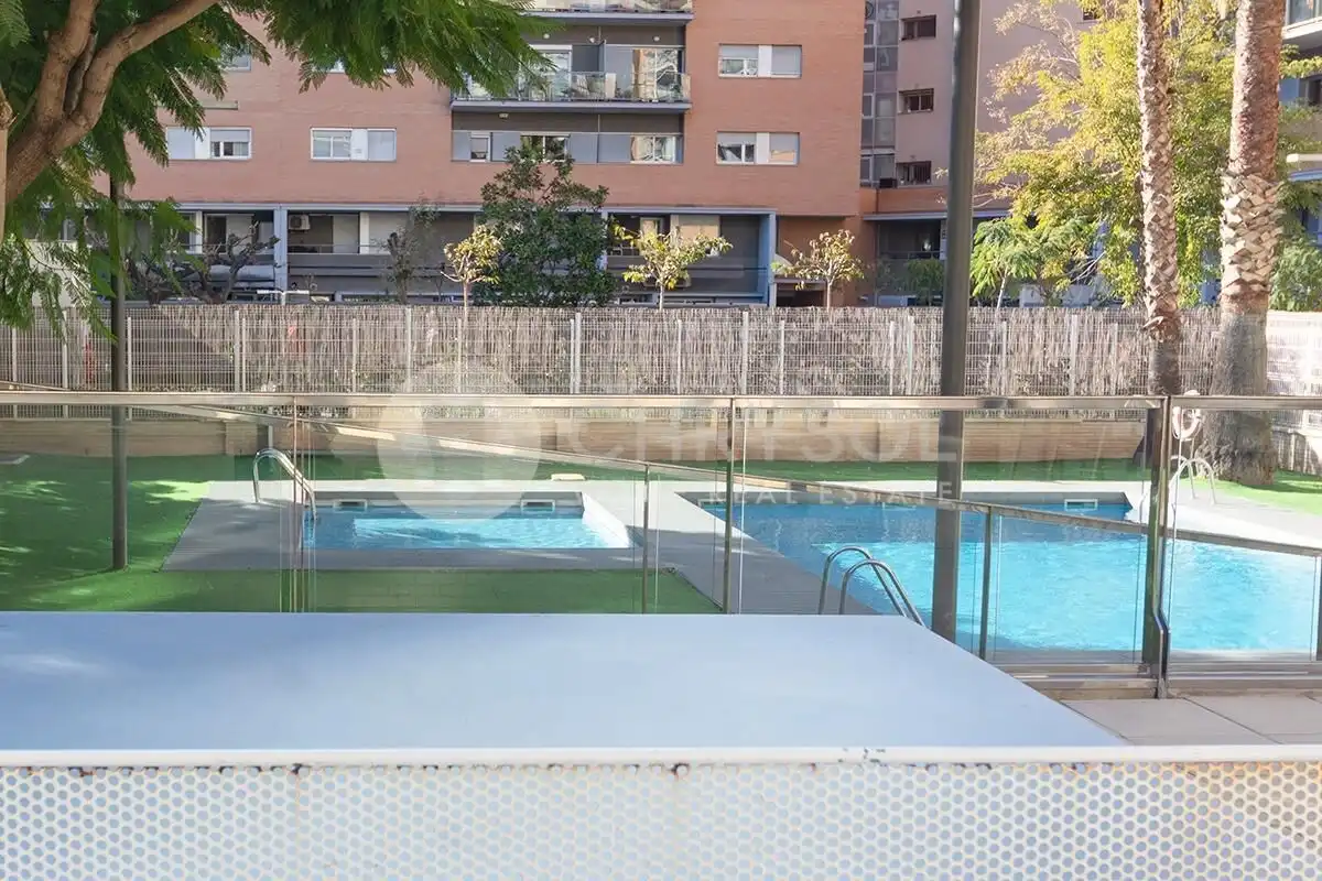 Swimming pool of Flat for sale in Barcelona  with Air Conditioner, Heating and Private garden