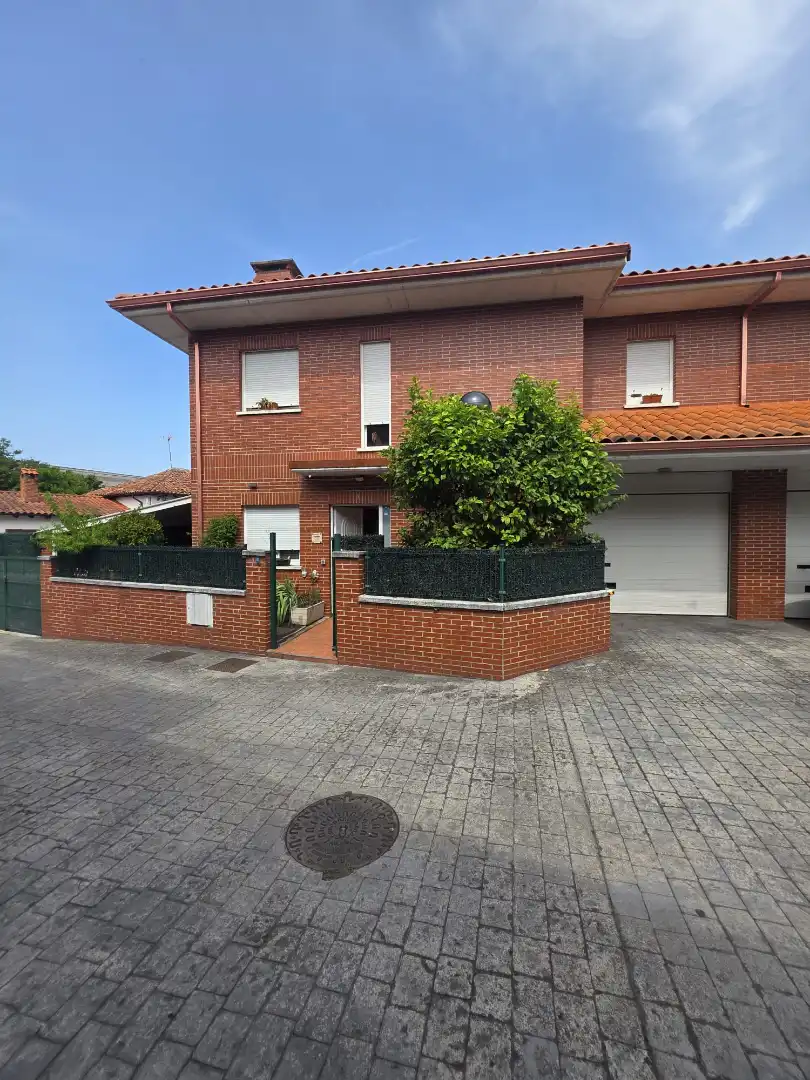 Terraced house with terrace for sale in Barrio Villapresente, imagen 2
