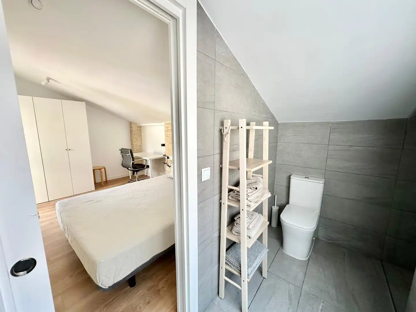 Badezimmer von Dachboden zur Miete in Valencia mit Klimaanlage, Heizung und Parkett