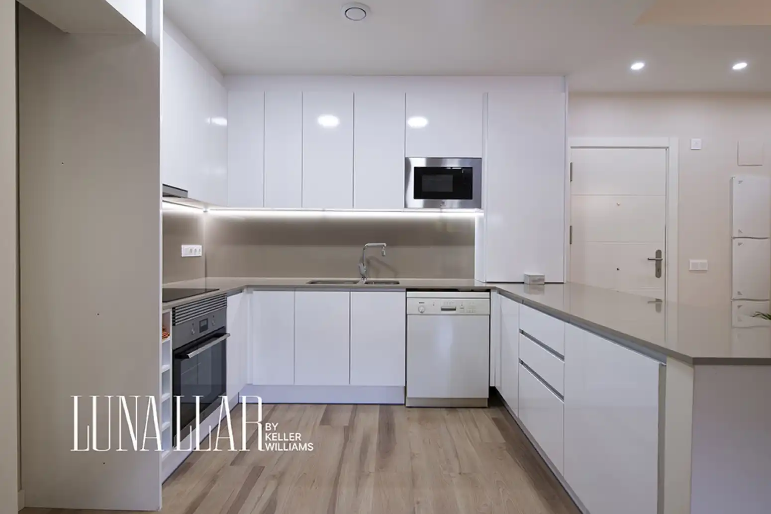 Küche von Wohnung zum Verkauf in Gavà mit Klimaanlage, Privatgarten und Parkett