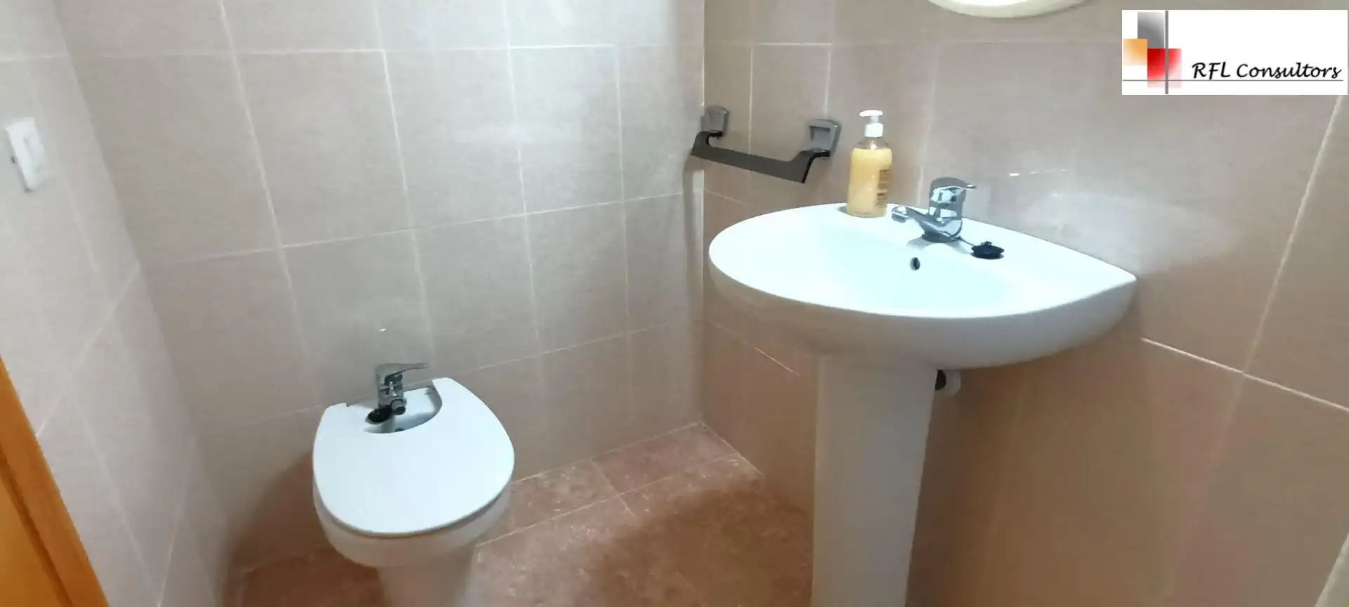 Badezimmer von Wohnungen zur Miete in Torreblanca mit Klimaanlage, Privatgarten und Terrasse