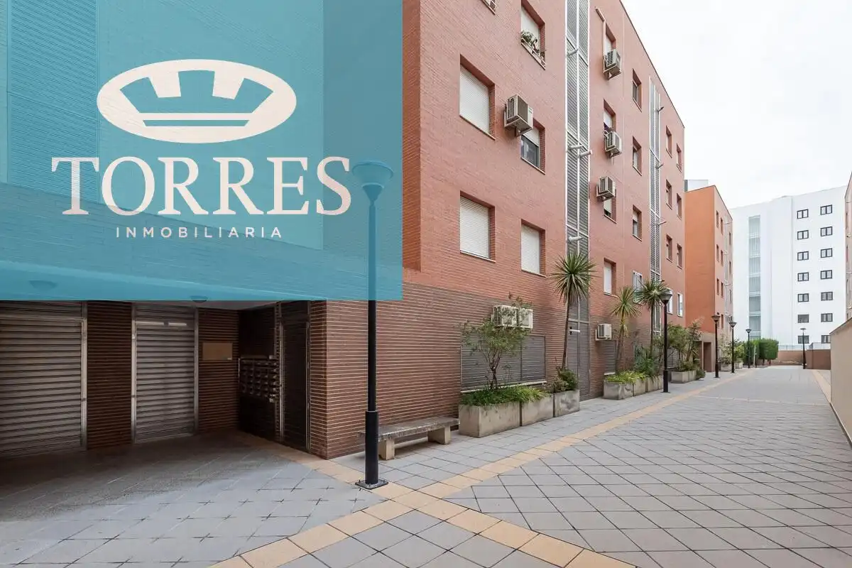 Exterior view of Flat for rent in Granada  with Air Conditioner and Heating