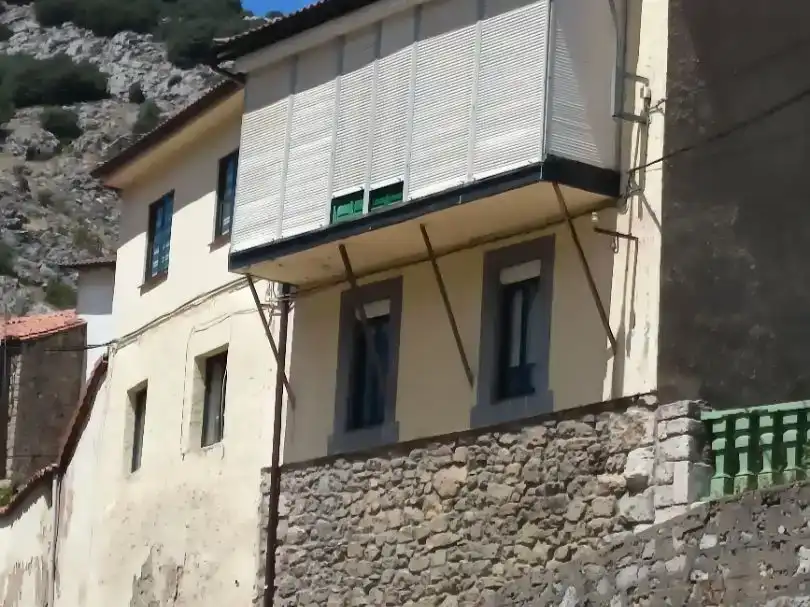 Vista exterior de Piso en venta en La Pola de Gordón , León