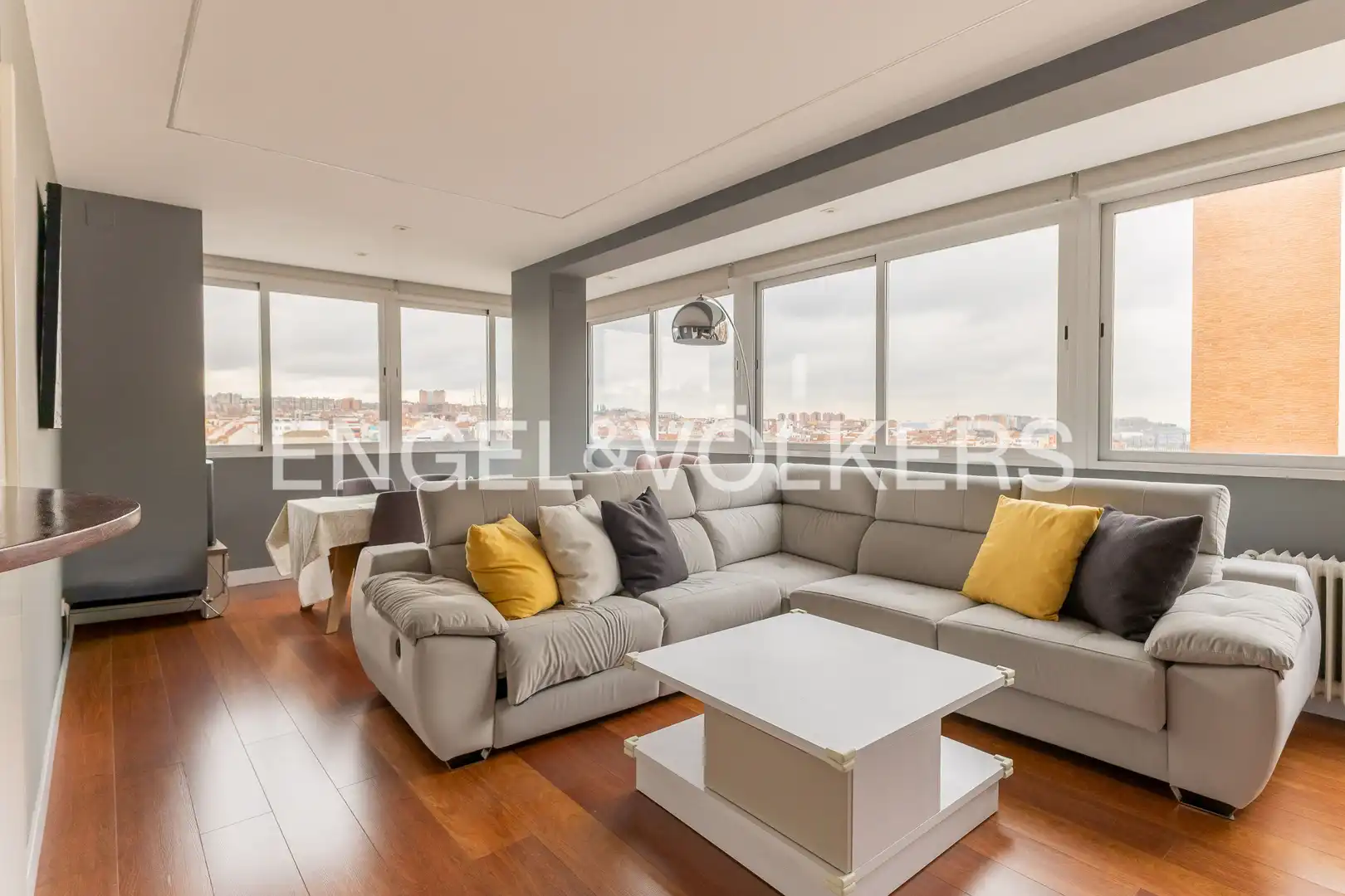 Living room of Flat for sale in Madrid  with Air Conditioner, Heating and Furnished