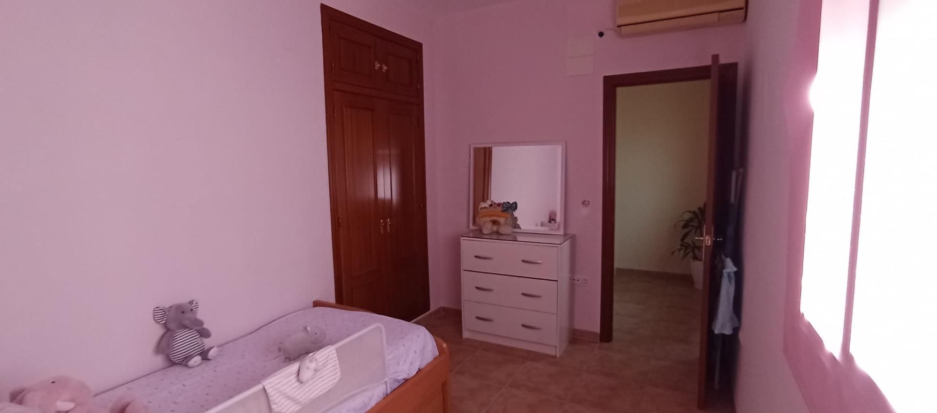 Dormitori de Casa adosada en venda en La Carlota amb Aire condicionat, Calefacció i Jardí privat