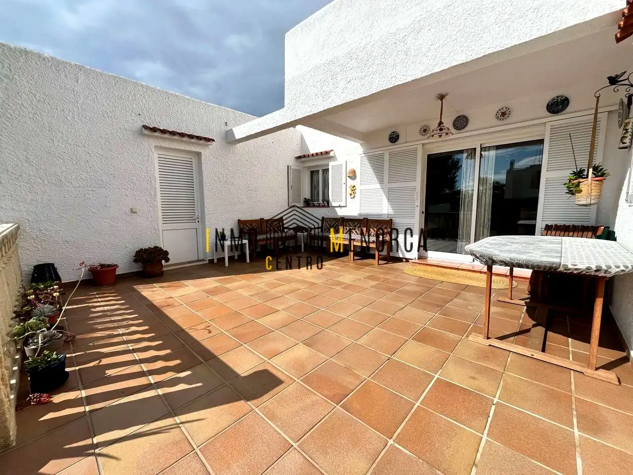 Vista exterior de Casa adosada en venda en Ciutadella de Menorca amb Jardí privat i Terrassa
