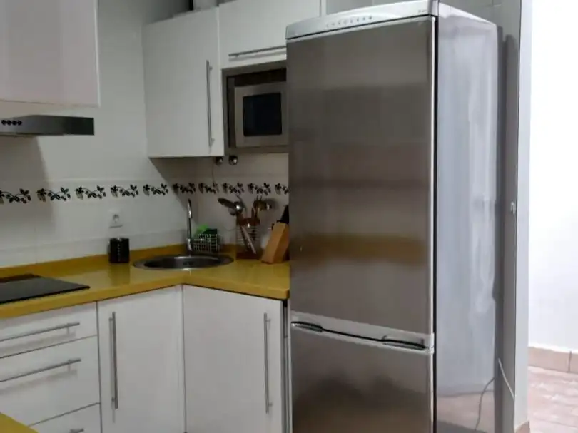 Cuina de Pis de lloguer en Cádiz amb Moblat, Rentadora i Microones