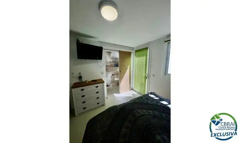 Dormitori de Casa adosada en venda en Empuriabrava amb Microones i TV