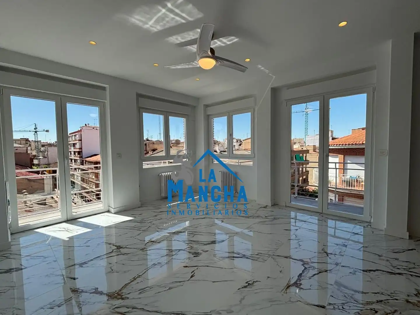 Sala de estar de Piso en venta en Albacete con Calefacción, Amueblado y Balcón
