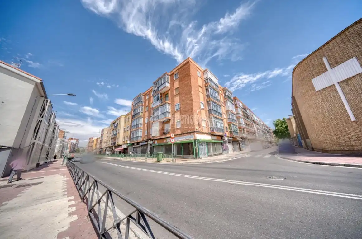 Vista exterior de Pis en venda en Valladolid amb Aire condicionat i Balcó