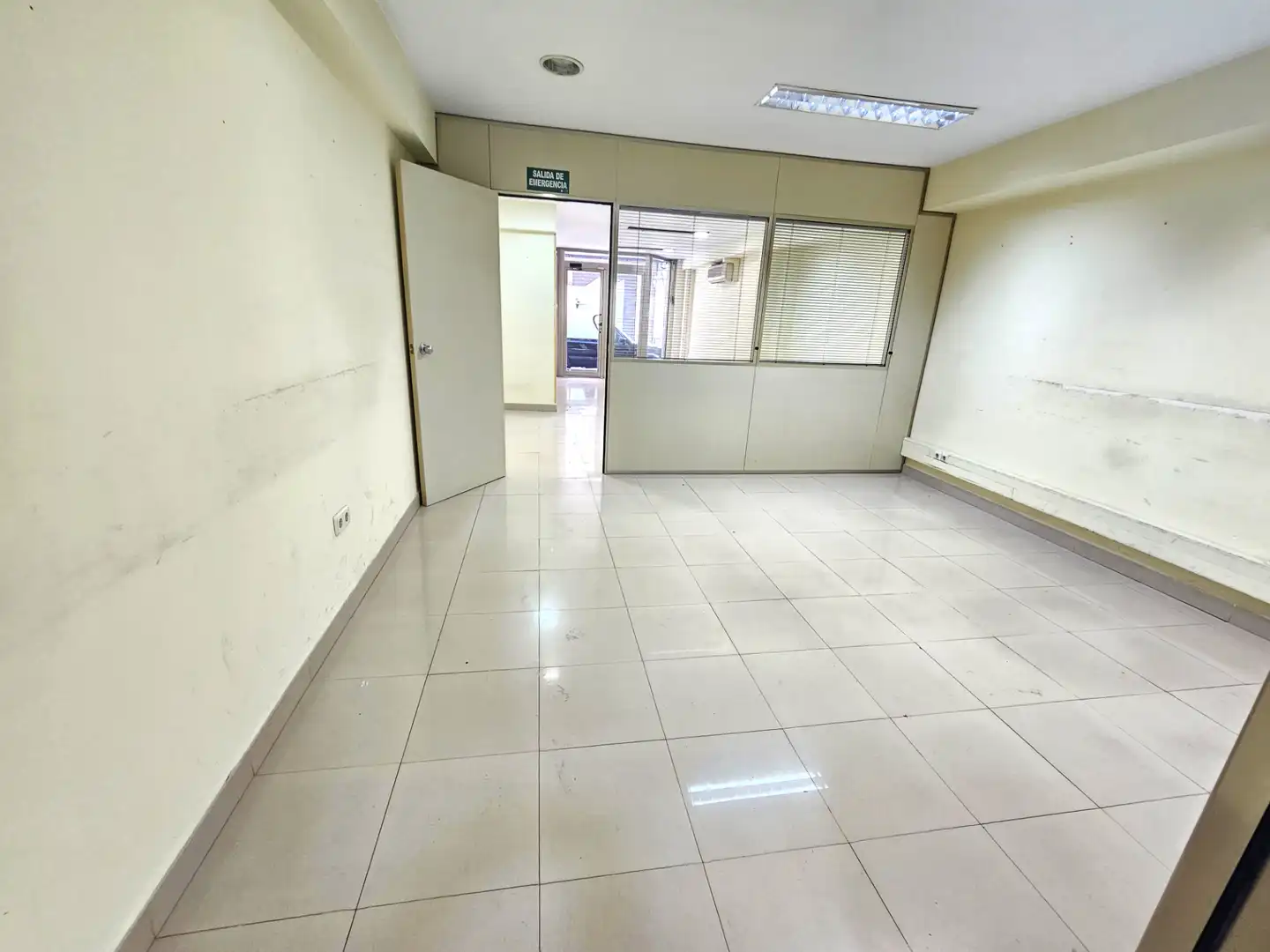 Local comercial en venda a Carrer del Pintor Cortina, imagen 4