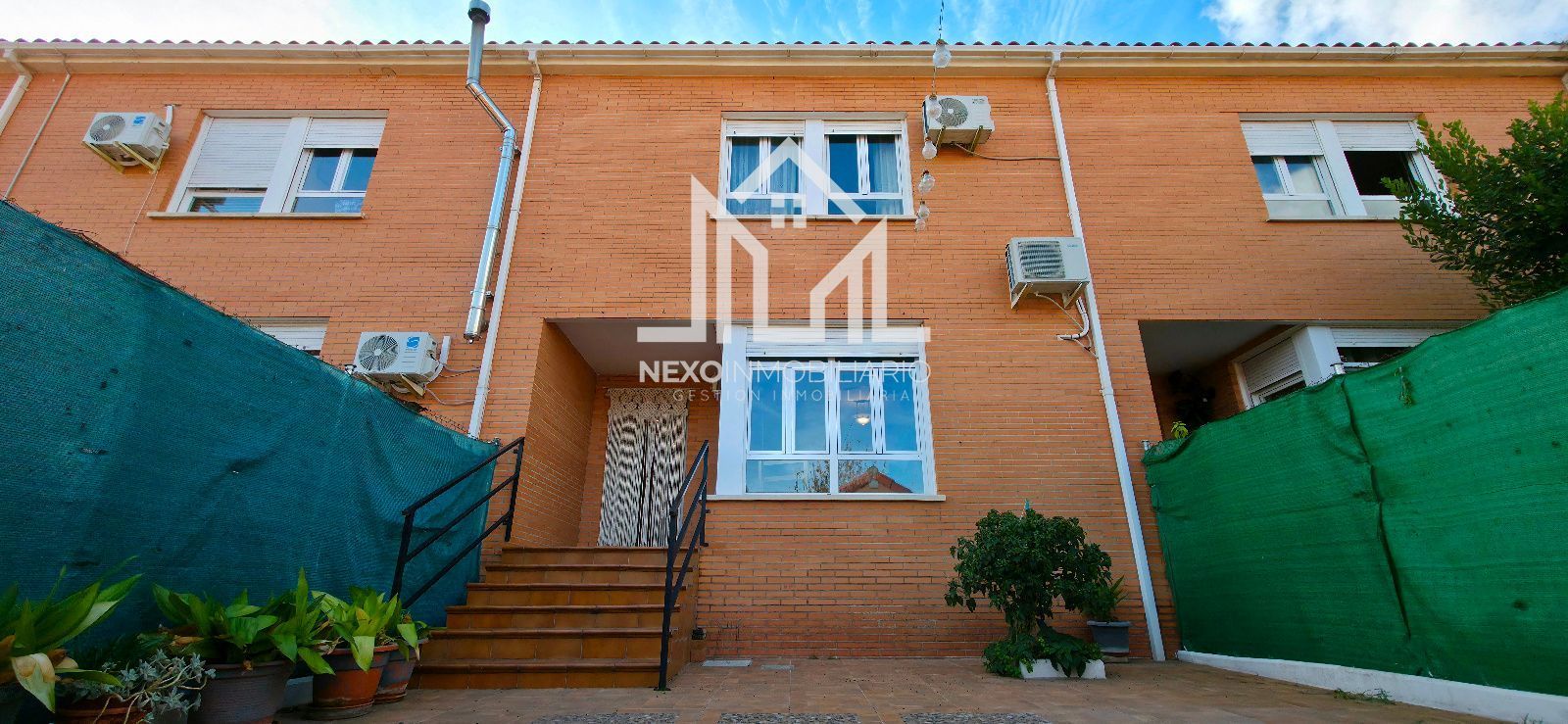 Vista exterior de Casa adosada en venda en Seseña amb Aire condicionat