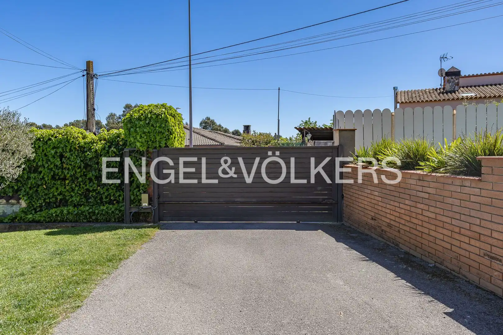 Vista exterior de Casa o chalet en venta en Castellar del Vallès con Aire acondicionado, Calefacción y Jardín privado