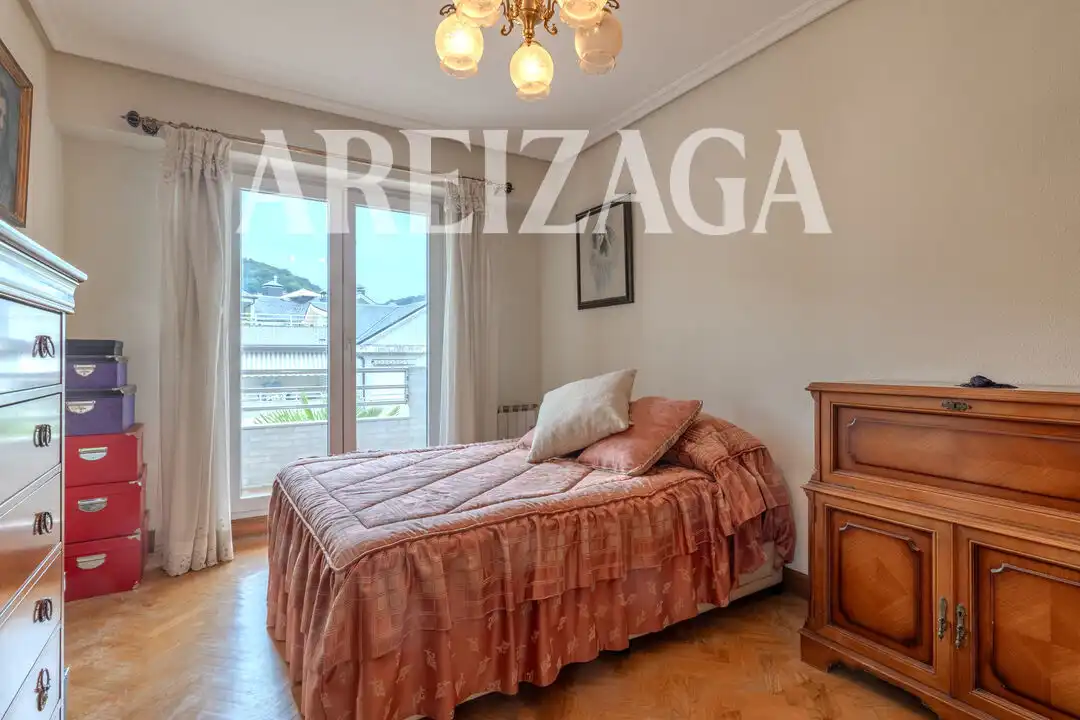 Dormitori de Casa o xalet en venda en Donostia - San Sebastián  amb Calefacció, Jardí privat i Terrassa