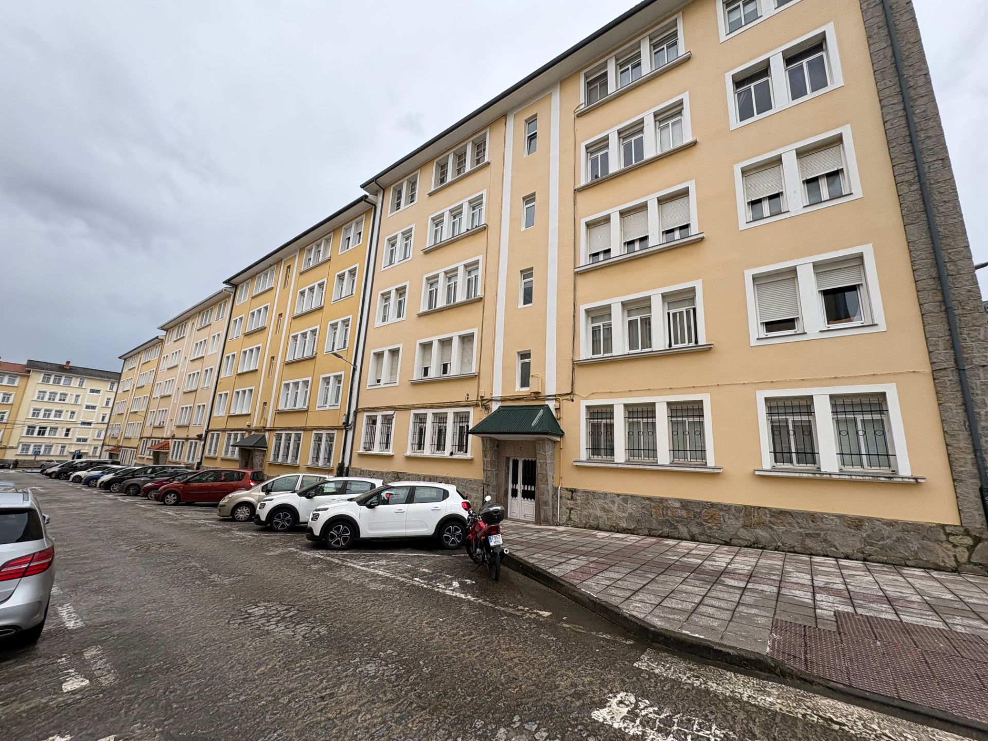 Vista exterior de Pis en venda en Narón