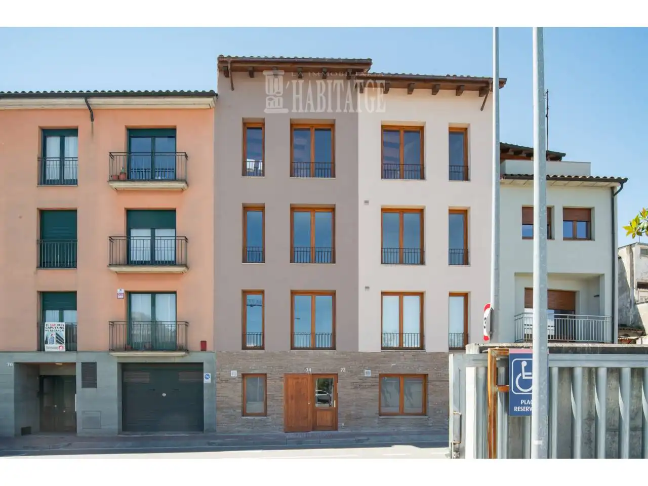 Vista exterior de Piso en venta en Vic con Calefacción