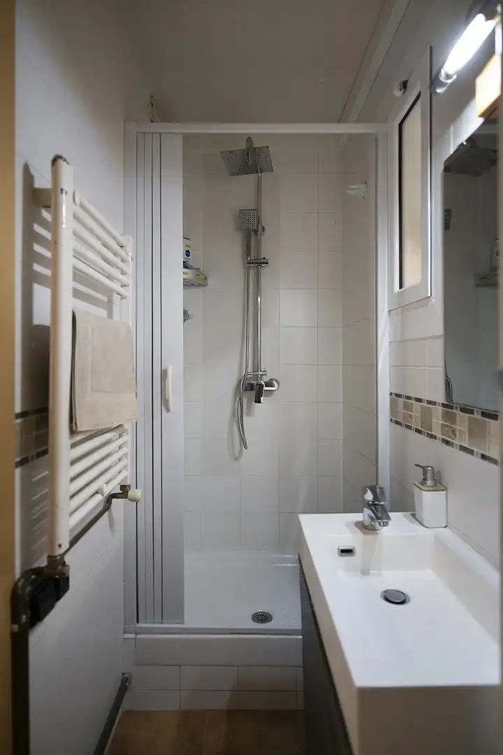 Badezimmer von Wohnung zum Verkauf in Gavà mit Klimaanlage, Heizung und Parkett