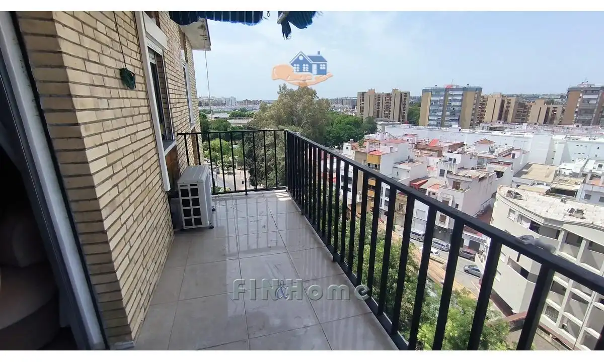 Terraza de Piso en venta en Sevilla con Amueblado