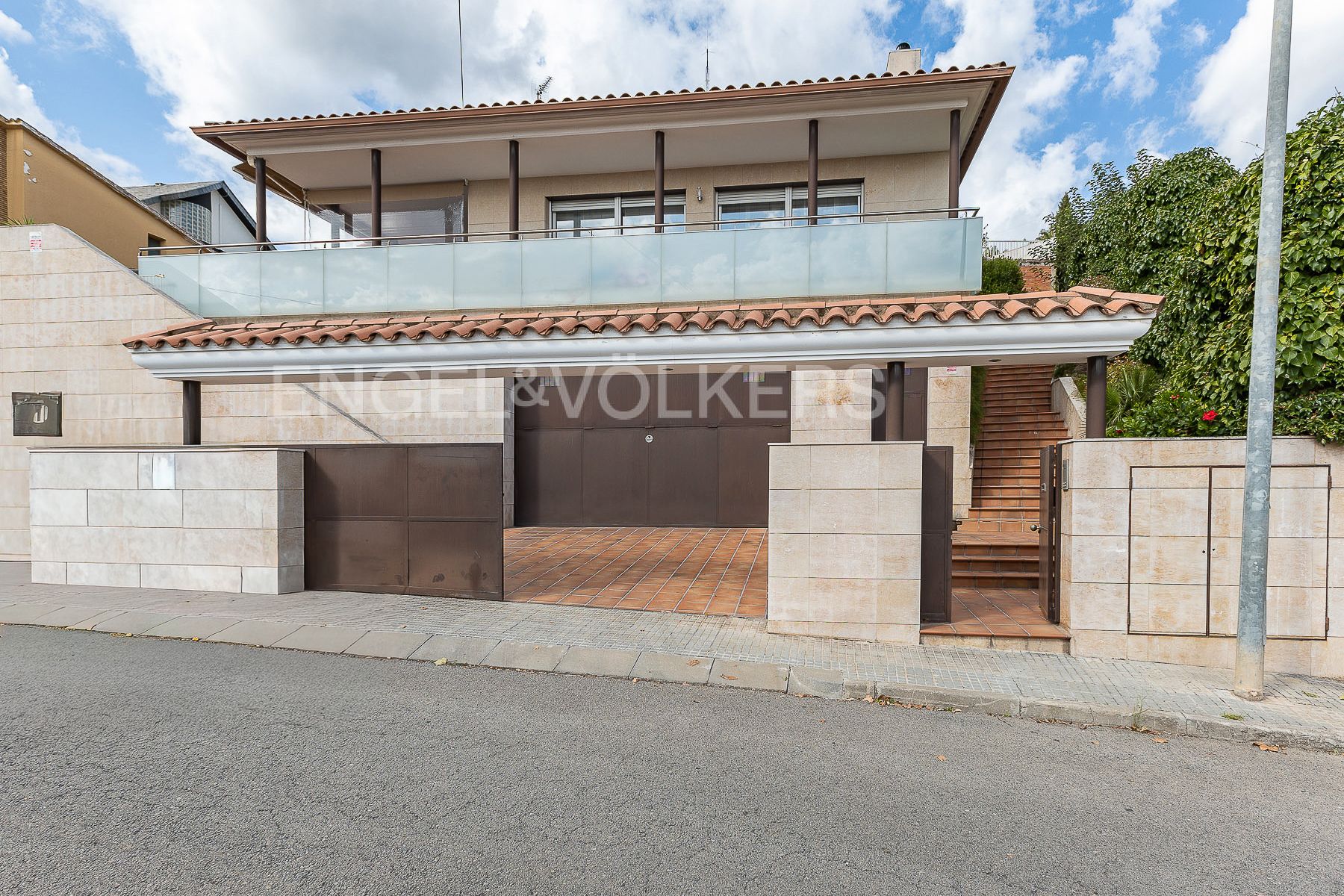 Vista exterior de Casa o xalet en venda en Sant Boi de Llobregat amb Aire condicionat, Calefacció i Jardí privat