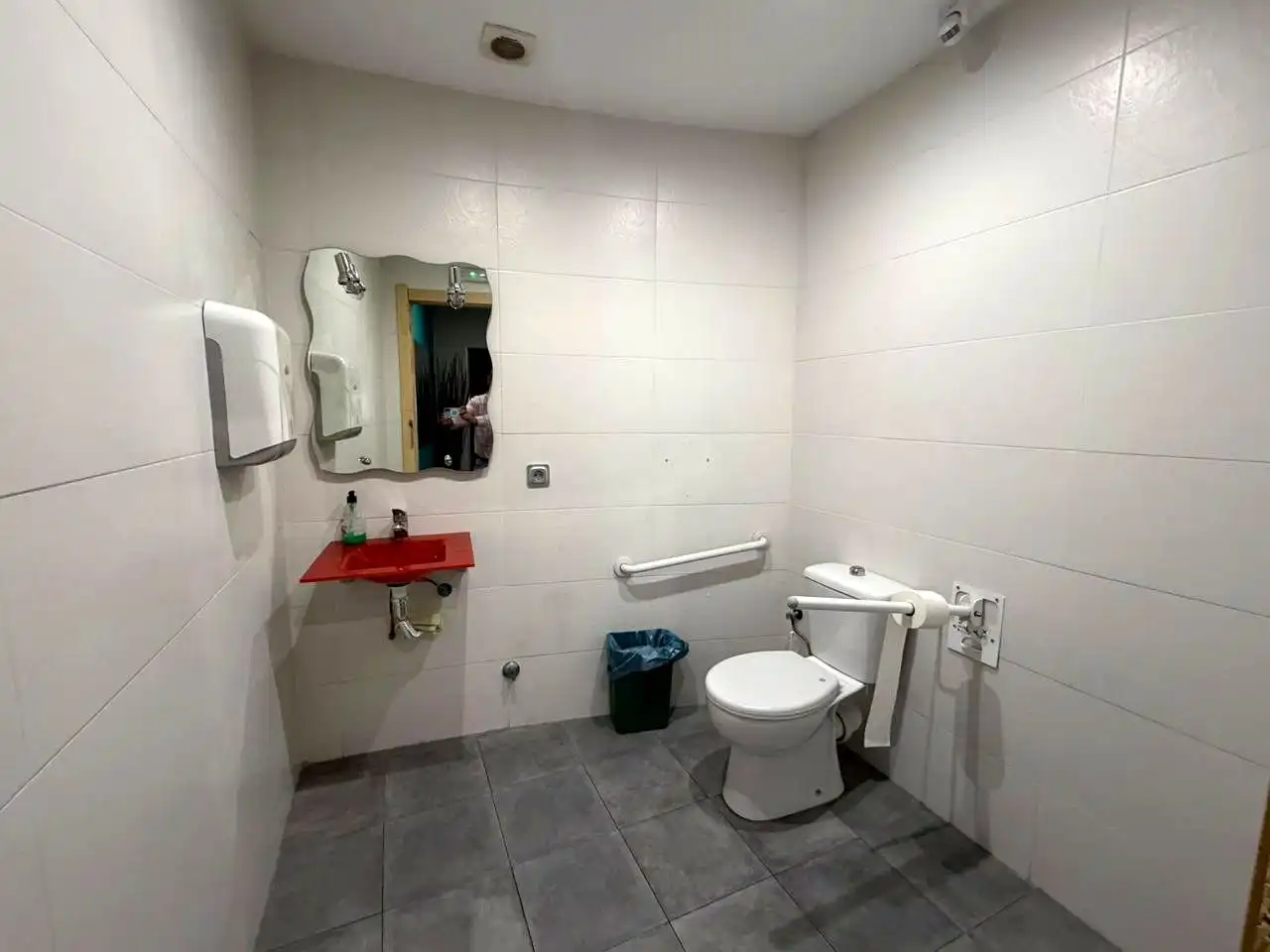 Badezimmer von Geschaftsraum zur Miete in Condequinto