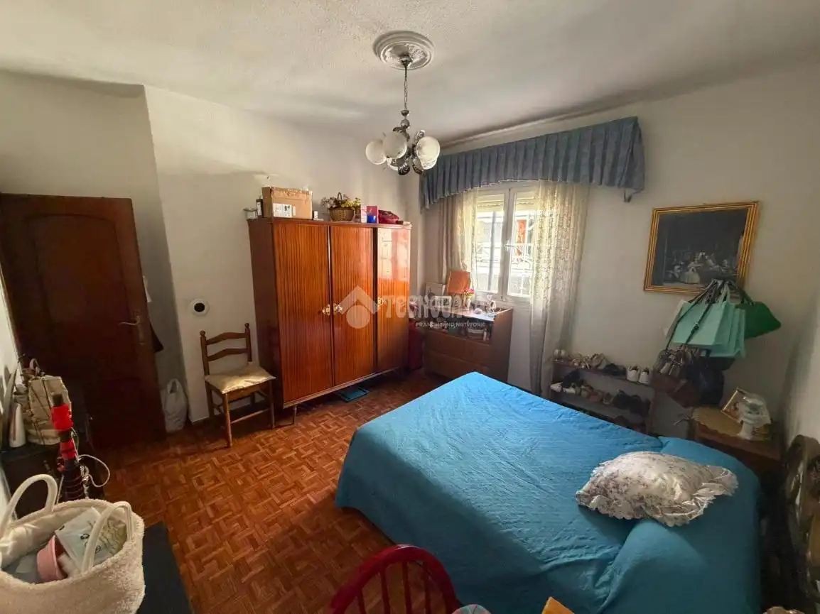 Flat for sale in C. Hermanos Álvarez Quintero, La Alhóndiga