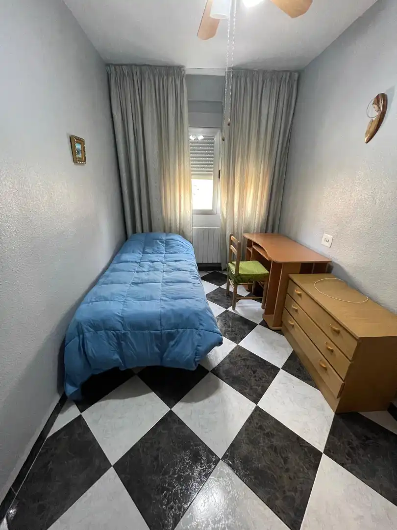 Bedroom of Flat for rent in Granada  with Furnished, Oven and Washing machine