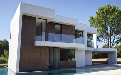 Vista exterior de Casa o xalet en venda en Majadahonda amb Aire condicionat, Calefacció i Jardí privat