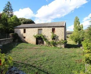 Vista exterior de Casa o xalet en venda en Valle de Hecho amb Jardí privat i Traster