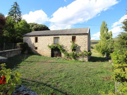 Vista exterior de Casa o xalet en venda en Valle de Hecho amb Jardí privat i Traster