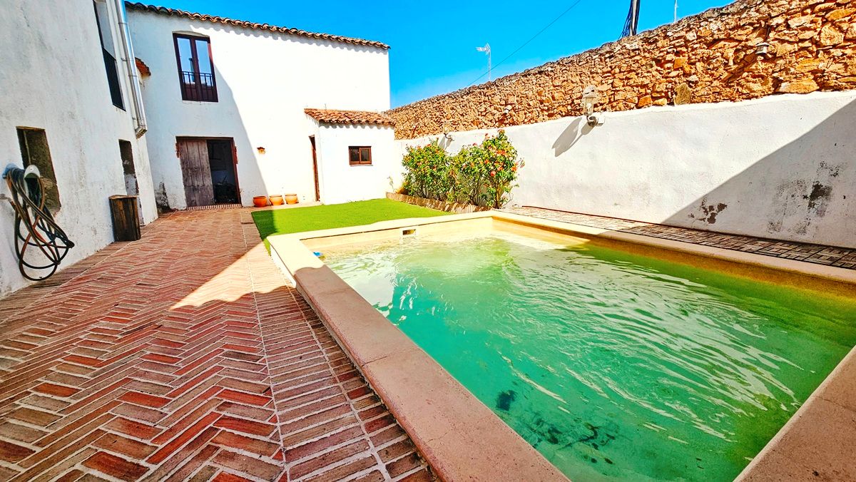 Piscina de Casa o xalet en venda en Cumbres de San Bartolomé amb Jardí privat, Traster i Piscina