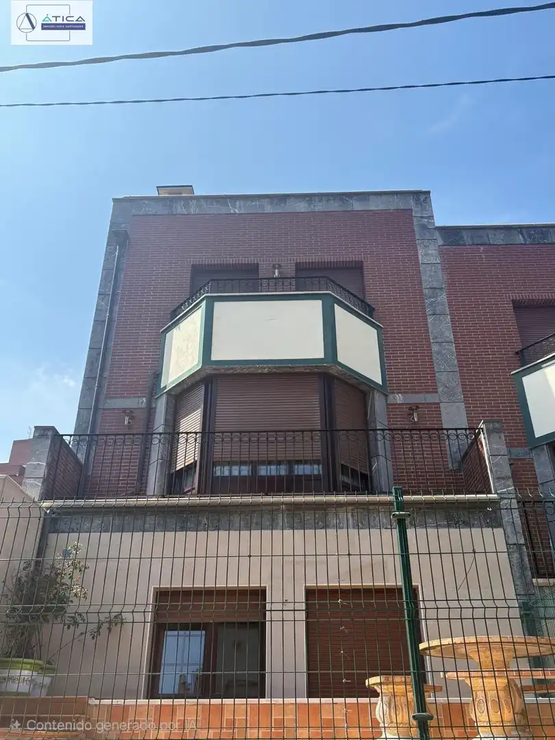 Vista exterior de Casa adosada en venda en Castro-Urdiales amb Aire condicionat, Calefacció i Jardí privat