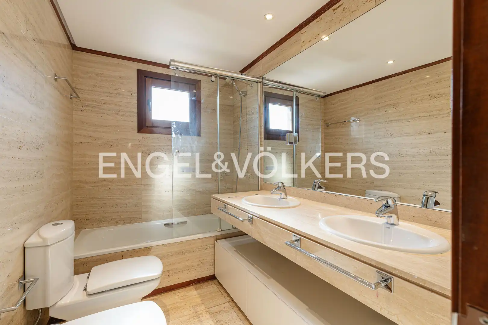Baño de Casa o chalet de alquiler en Madrid con Aire acondicionado, Calefacción y Jardín privado