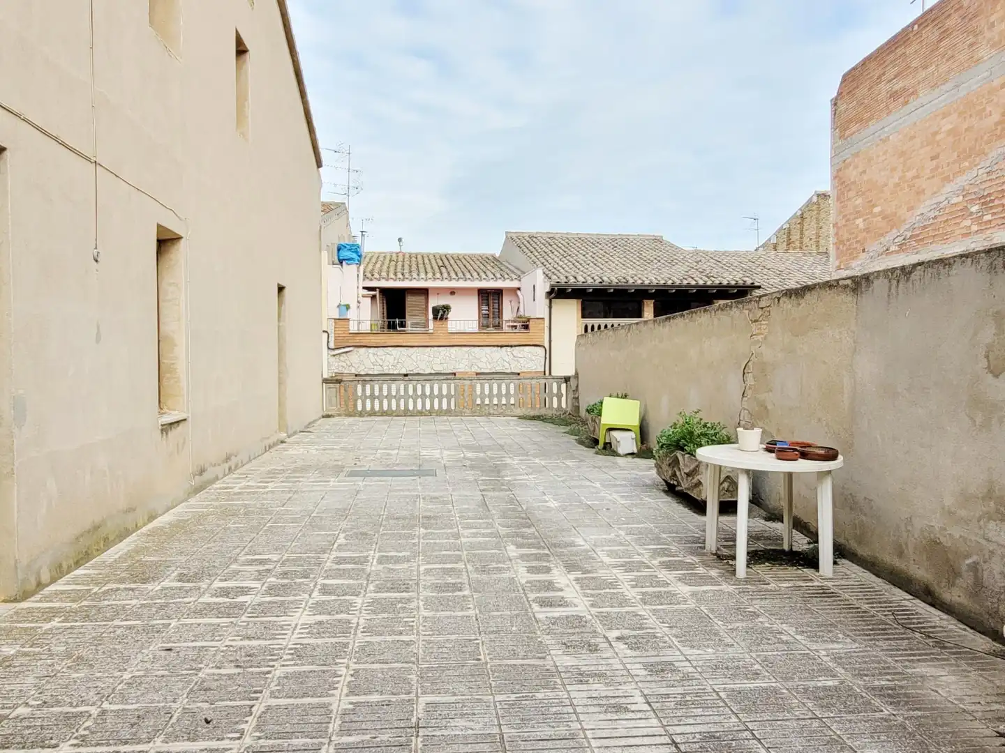 Vista exterior de Casa adosada en venda en El Palau d'Anglesola amb Calefacció i Jardí privat