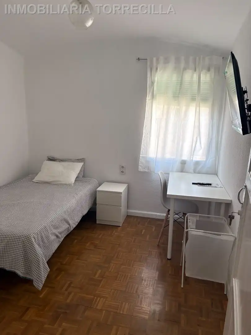 Bedroom of Flat for rent in Valladolid  with Heating, Parquet flooring and Furnished