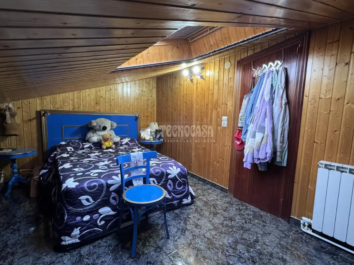 Dormitori de Casa adosada en venda en Villasabariego amb Domòtica i Piscina comunitària