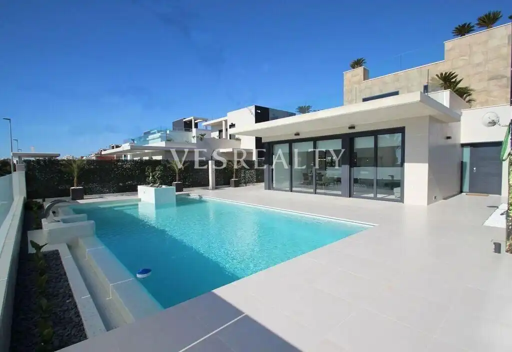 Chalet con terraza en venta en Calle Juan Marsé