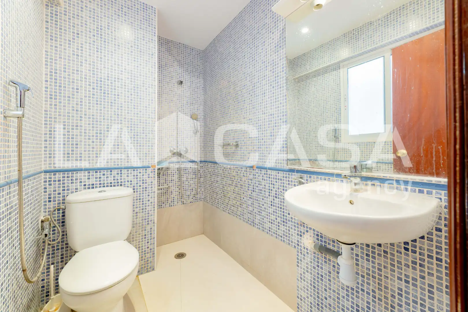 Baño de Piso en venta en Valencia con Aire acondicionado, Terraza y Balcón